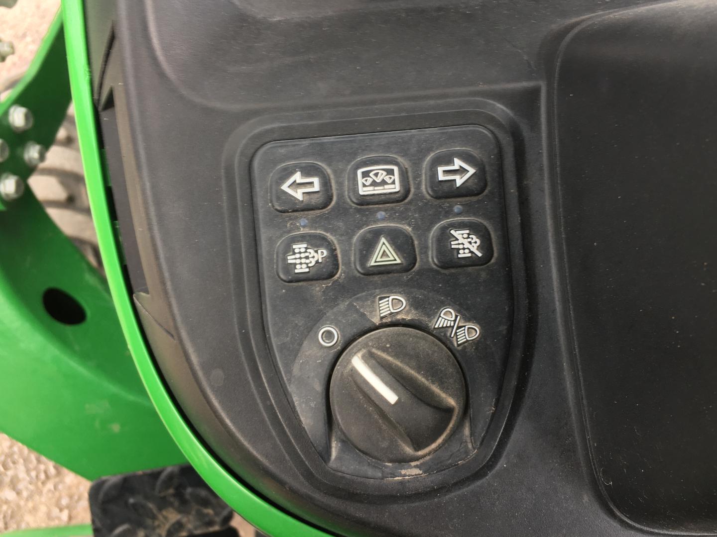 ./imagenes/INVOICE/2019/16451/TRACTOR AGRICOLA JOHN DEERE 3038E (36).JPG